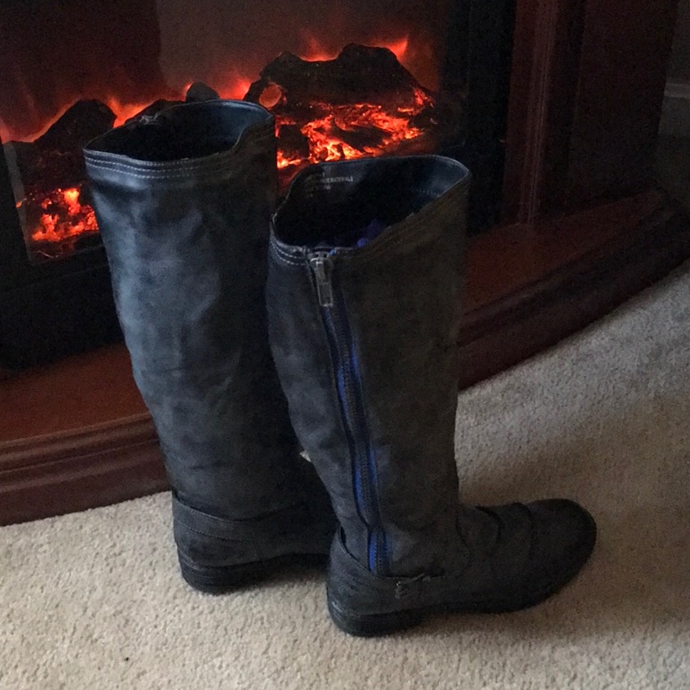 Grey boots